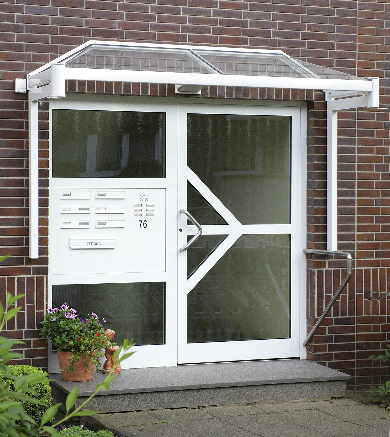 Türen für Gewerbe und Mehrfamilienhäuser - Voit Fenster GmbH